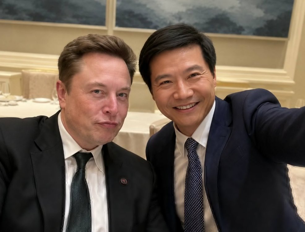 dbg886's tweet photo. Lei Jun just posted a selfie of him and Musk. https://t.co/BDTnLO4Nvh