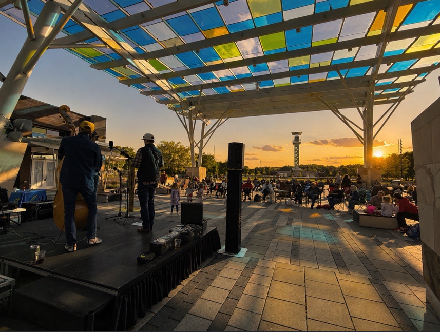 summitblueash's tweet photo. Songs at Sunset is TONIGHT (5/14) at 6 PM at Summit Park 🎶🌅 Featuring The Reece Murray Band, a blues, rock and jazz trio bringing the grooves. Blankets/chairs encouraged, good vibes guaranteed! #BlueAsh #SongsAtSunset https://t.co/lk3SscTJfk