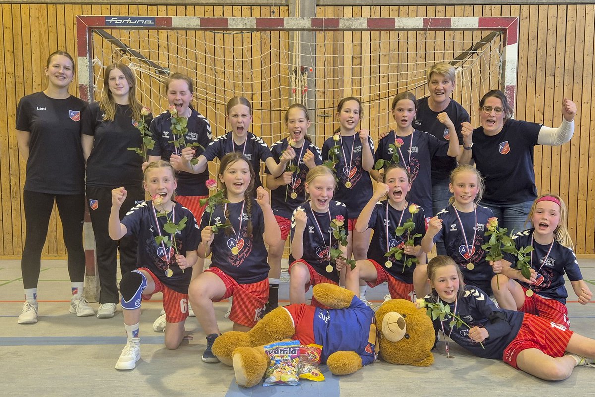 atsvhandball's tweet photo. 1. weibliche E-Jugend holt Hamburger Vizemeisterschaft: Unsere 1. weibliche E-Jugend hat eine tolle Saison in der Oberliga mit der Hamburger Vizemeisterschaft gekrönt. Nach dem zweiten Platz in der einstaffeligen Hinrunde holte sich… https://t.co/DnpOrWGV6U #handball #nurderatsv https://t.co/Am31BWWRGu