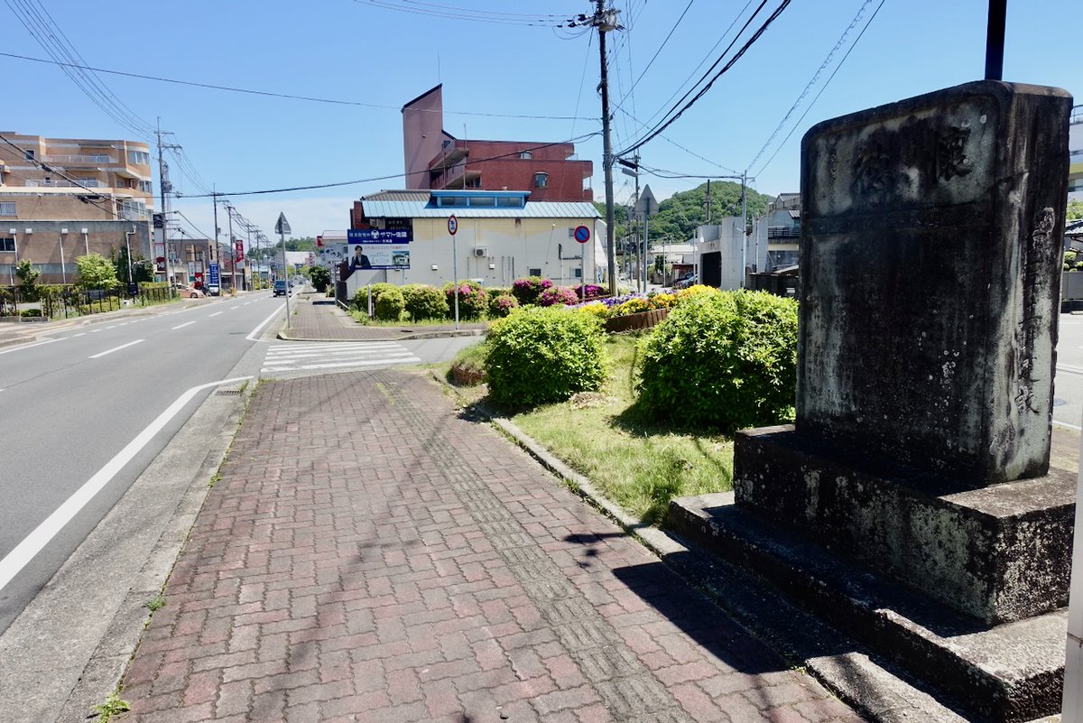 binming22's tweet photo. 懐徳碑（明治21年／加西市）
この地方で明治16〜18年にかけて発生した飢饉に際し、篤志家を募ってお米（一部現金）を供出してもらったことの記念碑。裏面にはお米を出した方々の名前と石数が刻まれています（１〜30石）。石工は東高室村なので石材は高室石でしょうか。 https://t.co/Evvv0DqriM