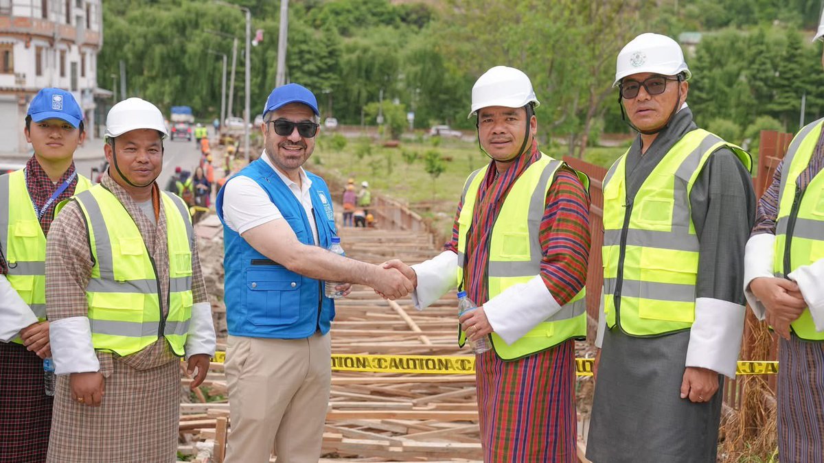 MohammadYounus_'s tweet photo. Bhutan’s urban centers face rising stormwater runoff &amp; flash flood risks as #ClimateChange intensifies rainfall. Through the $20M GEF-funded UNDP Urban Resilience Project, 🇧🇹 is upgrading drainage systems. Great joining Minister Chandra to see progress towards a resilient future. https://t.co/OLFrKVsyVE