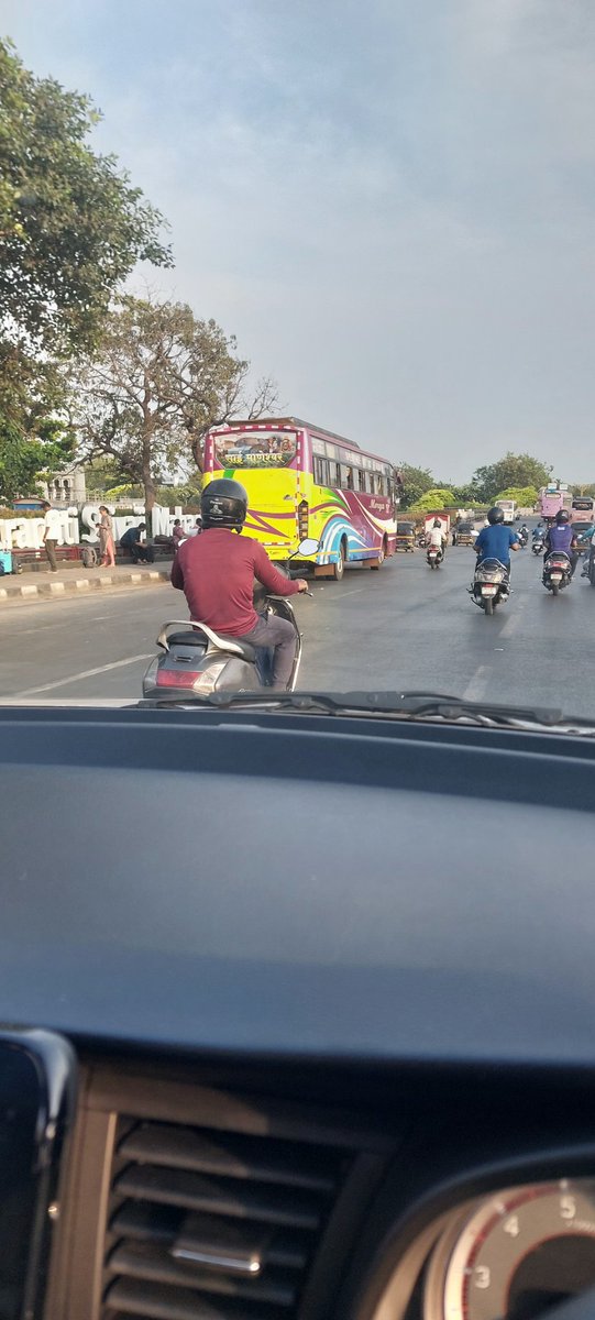 mickygala's tweet photo. Today again, heavy traffic near the airport due to private buses parked on the main road. This has now become a daily chaos for commuters. Requesting authorities to take immediate action and clear the congestion @MTPHereToHelp @mumbaitraffic https://t.co/12mvaqa1rO