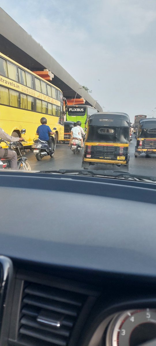 mickygala's tweet photo. Today again, heavy traffic near the airport due to private buses parked on the main road. This has now become a daily chaos for commuters. Requesting authorities to take immediate action and clear the congestion @MTPHereToHelp @mumbaitraffic https://t.co/12mvaqa1rO