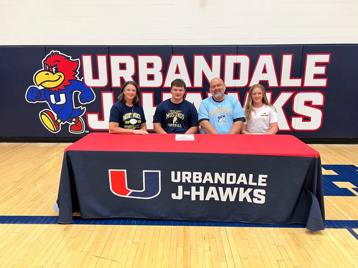 UrbandaleJHawks's tweet photo. Congrats to Devon Mau on signing to continue his academic &amp; athletic career at Mount Mercy University for football! ✍️

Your hard work has paid off—We are proud and excited to watch what’s next! https://t.co/bwrMmJ96Dz