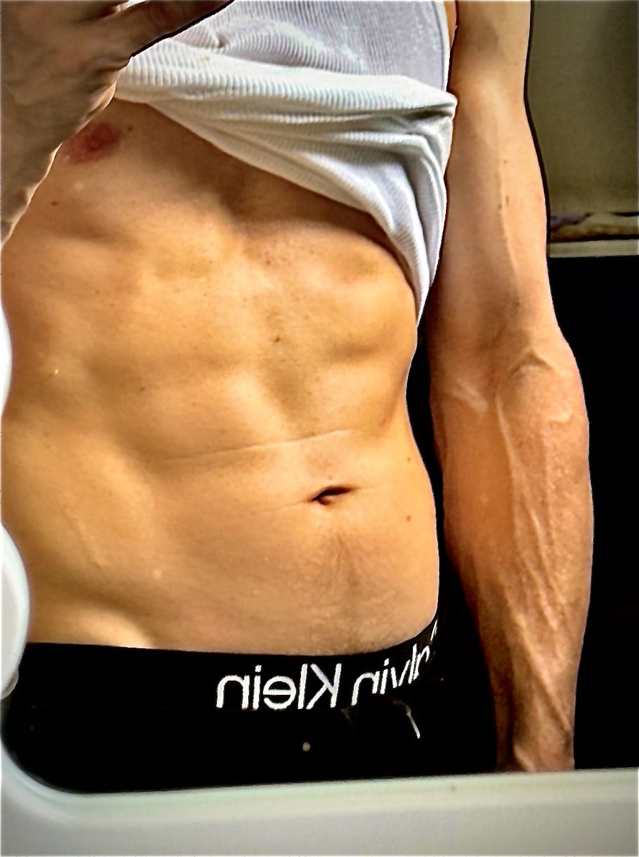 Not_MyKey's tweet photo. Why do women post pictures like this.. I wanna try!!? https://t.co/PQkt9FkhqJ
