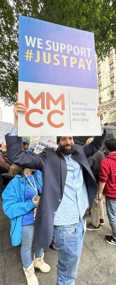 UJAfedNY's tweet photo. Today, UJA joined @MMCCenter and hundreds of nonprofit human services workers at @HSC_NY's rally for wage equity. Nonprofit human services workers at community-based organizations perform jobs similar to those of City human services workers and earn 30% less. #JustPay https://t.co/s96M4DnWvX