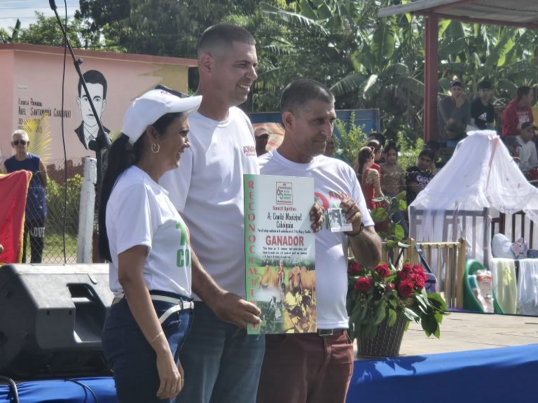 escambraycu's tweet photo. #SanctiSpíritusEnMarcha premia a sus campesinos

La fecha trasciende el reconocimiento simbólico y está profundamente vinculada a la promulgación de la Primera Ley de Reforma Agraria
#AgriculturaCubana 
https://t.co/9adZousZZp https://t.co/yy9wH6PUYB