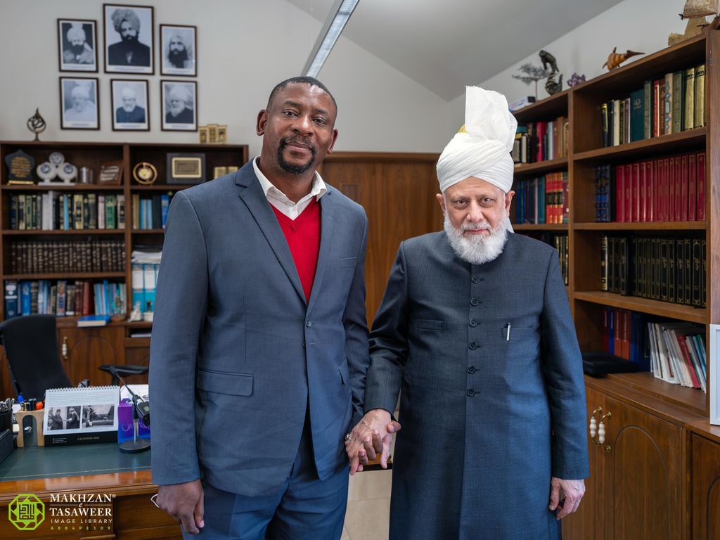 Press Ahmadiyya tweet media