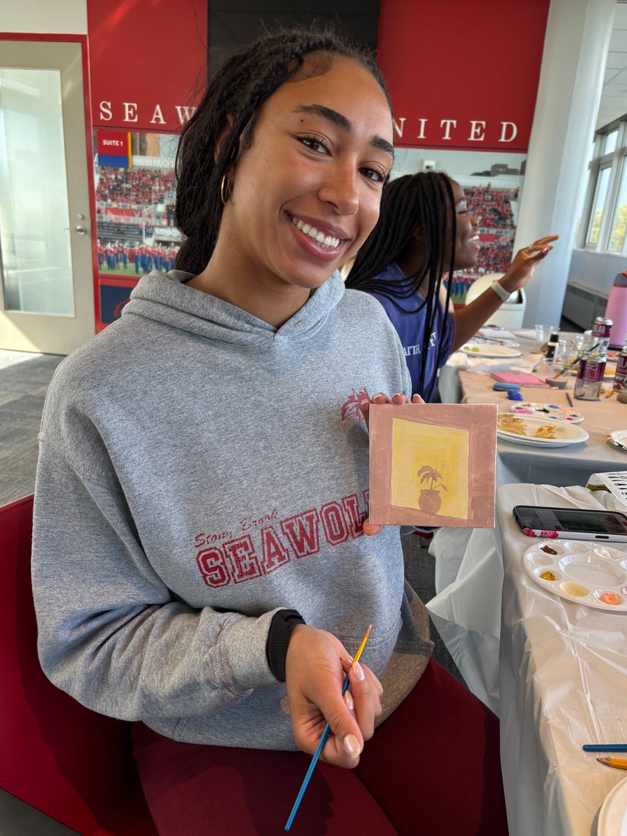 StonyBrookVB's tweet photo. Broke out the paint brushes for a little midweek study break with our @GoTeamIMPACT teammate Emma🎨 https://t.co/lG6Kdw084g
