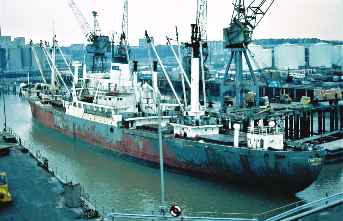 GeoffreyWatson2's tweet photo. Pactolos - Tower Wharf 15/12/81.
Built France 1959.
Former names - Tidra, Timia.
Scrapped Chittagong 6/84.
#maritimehistory #portoflondon #derricks #cranes #shipping #france #bangladesh #logistics #marinephotographer https://t.co/dbVJyH3DYt
