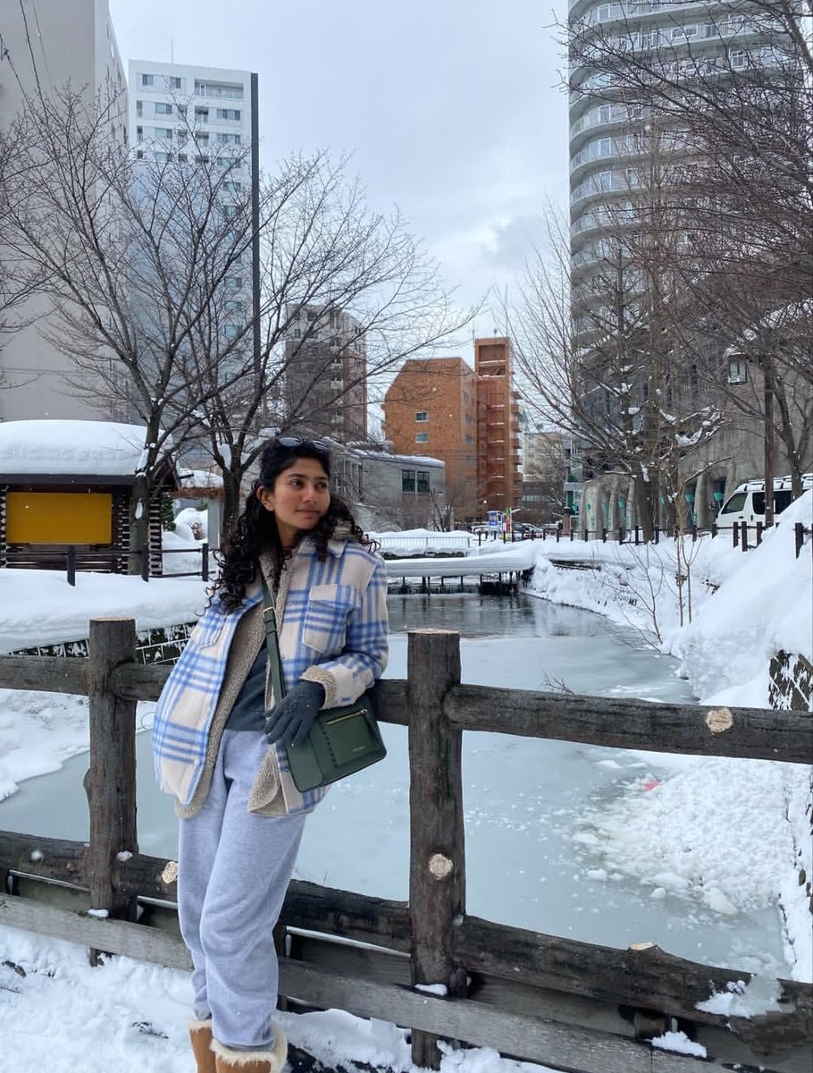 0002Sai's tweet photo. New Post ❄️🥰❤️

@Sai_Pallavi92 🧿❤️

#SaiPallavi https://t.co/HrdtG55k01