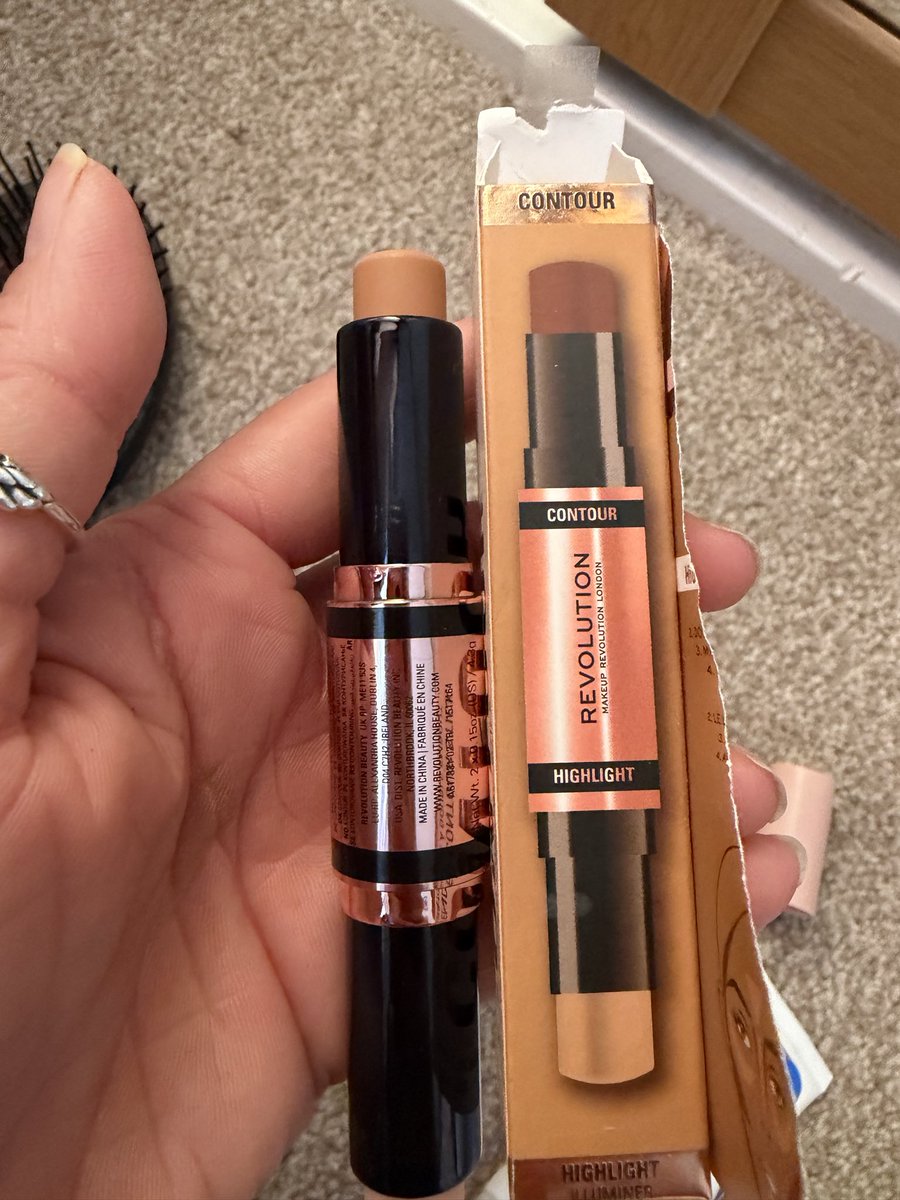 MissPJhalla's tweet photo. @MakeupRVLTN @BootsUK bought this on the weekend! The photos are extremely misleading to the actual colour of the contour stick! I expected it to be a brown like the packaging! I can’t use this on my skin! Extremely disappointed https://t.co/ERAqmCjB3Z