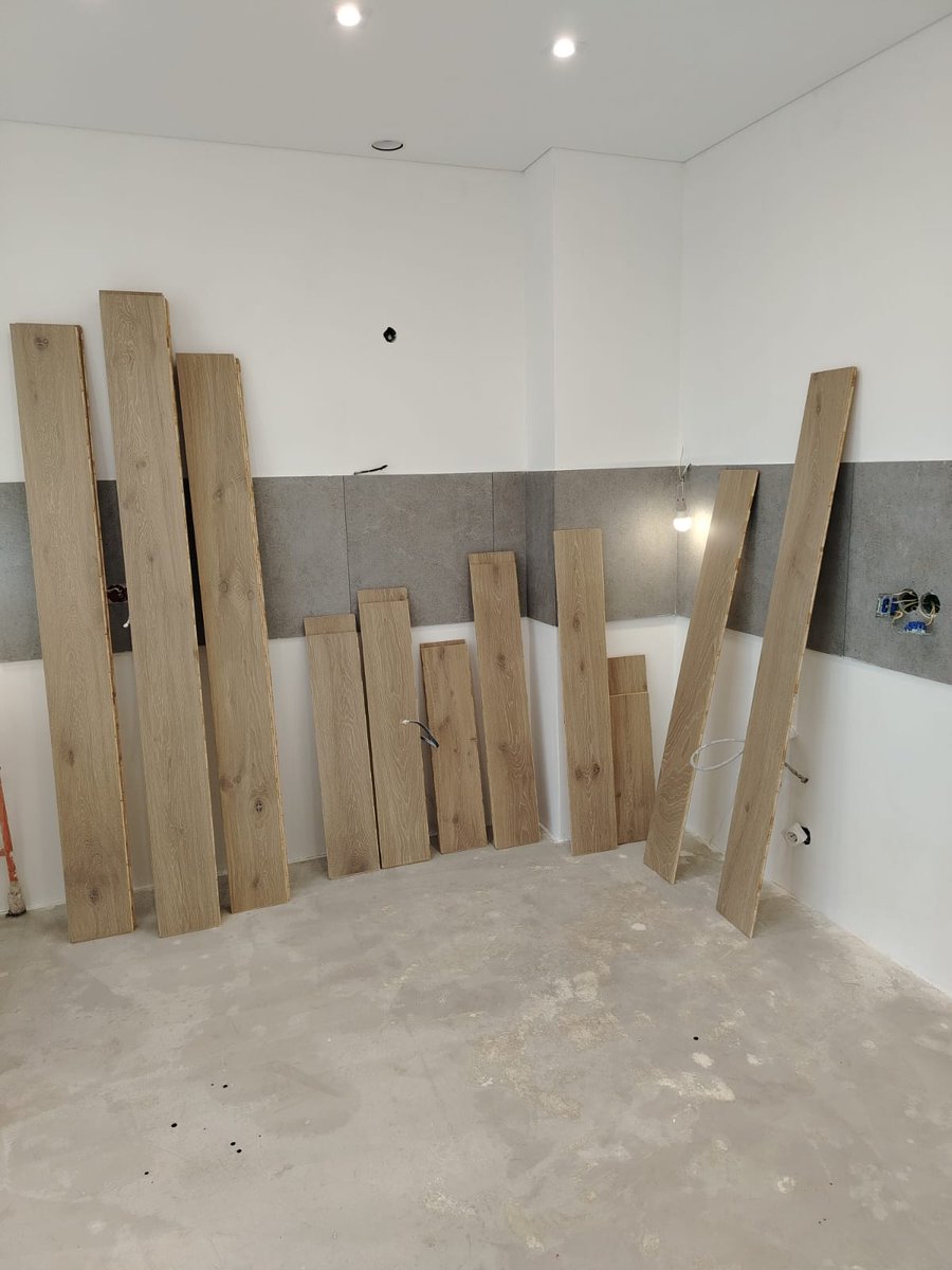 ms02ufa's tweet photo. Укладка инженерной доски #ремонтквартирвуфе https://t.co/2UQdSWTlh8