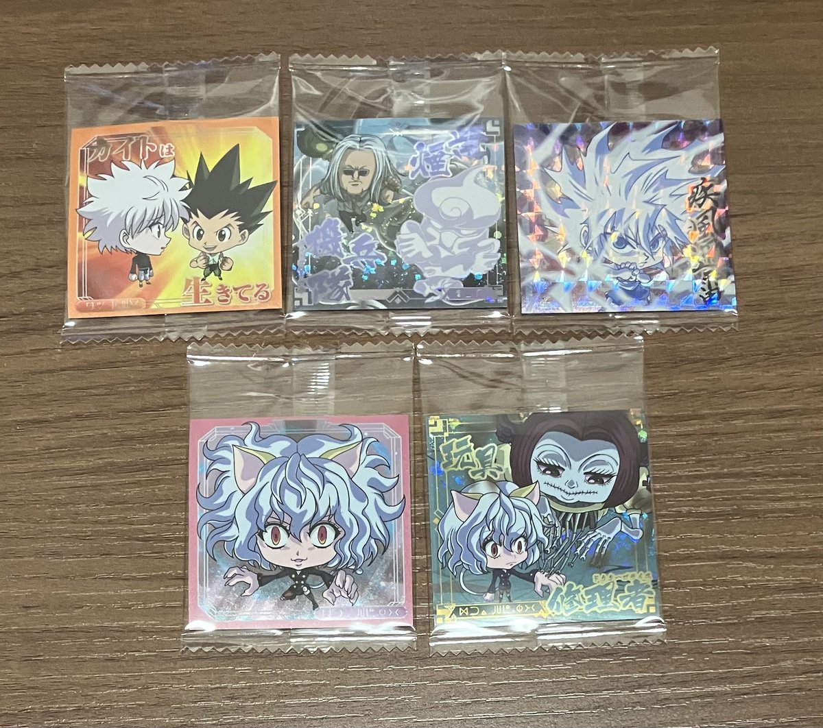 nikutamapuni2's tweet photo. 最初に買ったHUNTER×HUNTERウエハース５個
欲しかったキルアの疾風迅雷が出て満足😊
モラウやピトーもいい😺 https://t.co/Wjd9QA1CjW