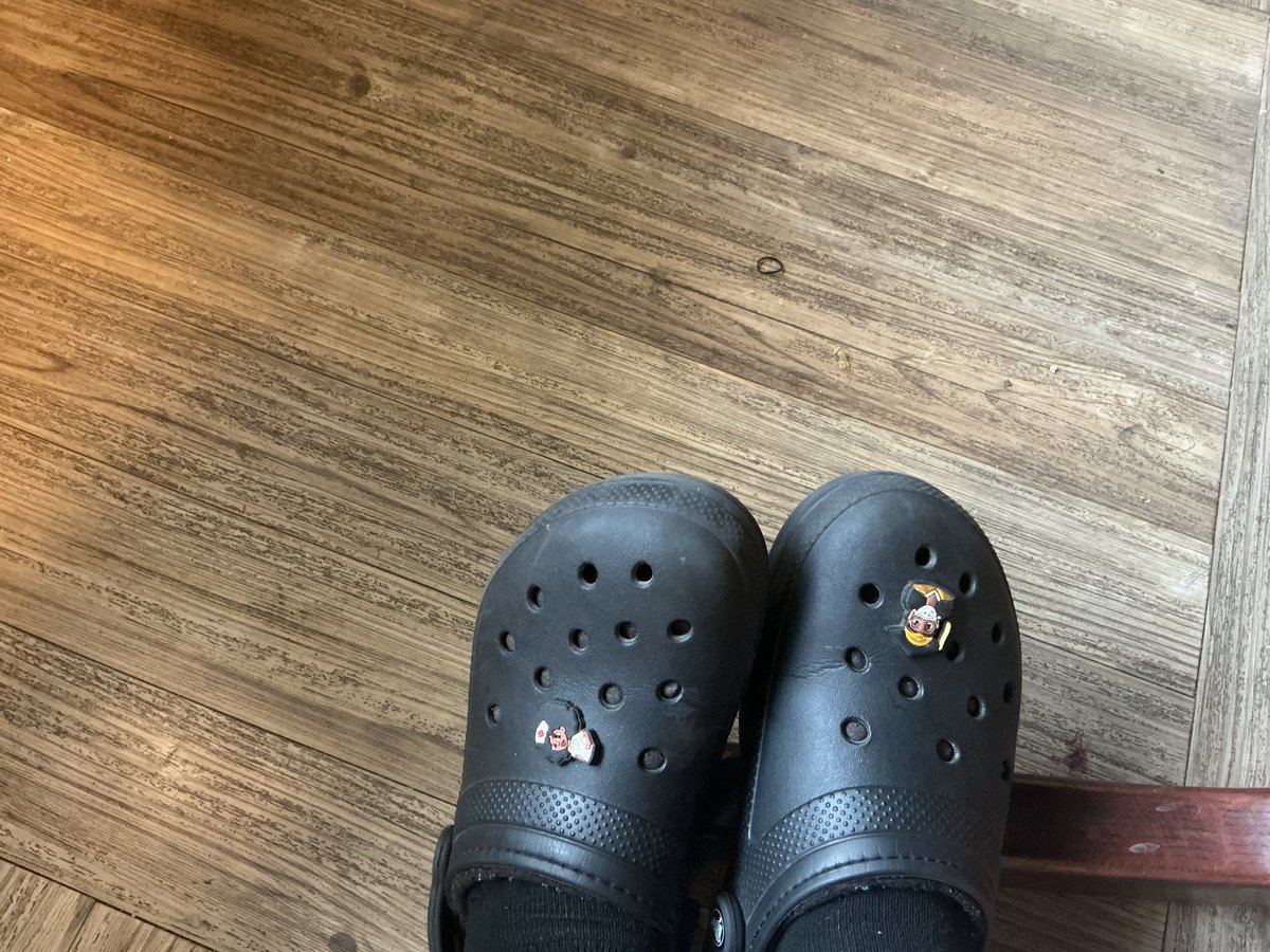 urgoddessla's tweet photo. health care feet deserve tips too!🩺
 DM for requests

#feet #prettyfeet #feetpics #toes #soles #footmodel #softfeet #pedicure #toenails #feetcontent #workcrocs #crocs #arch #footfetish https://t.co/5epmvuLFNa