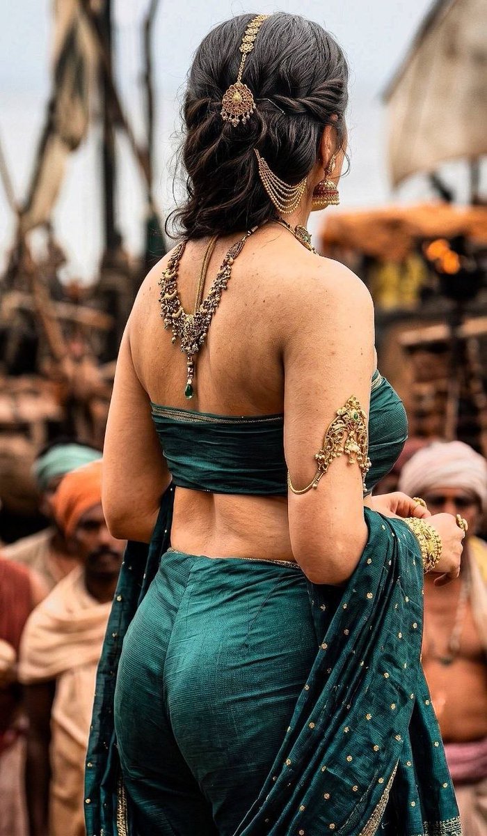bestofsreeleela's tweet photo. Rukmini 🥵 https://t.co/F94nhuldcr
