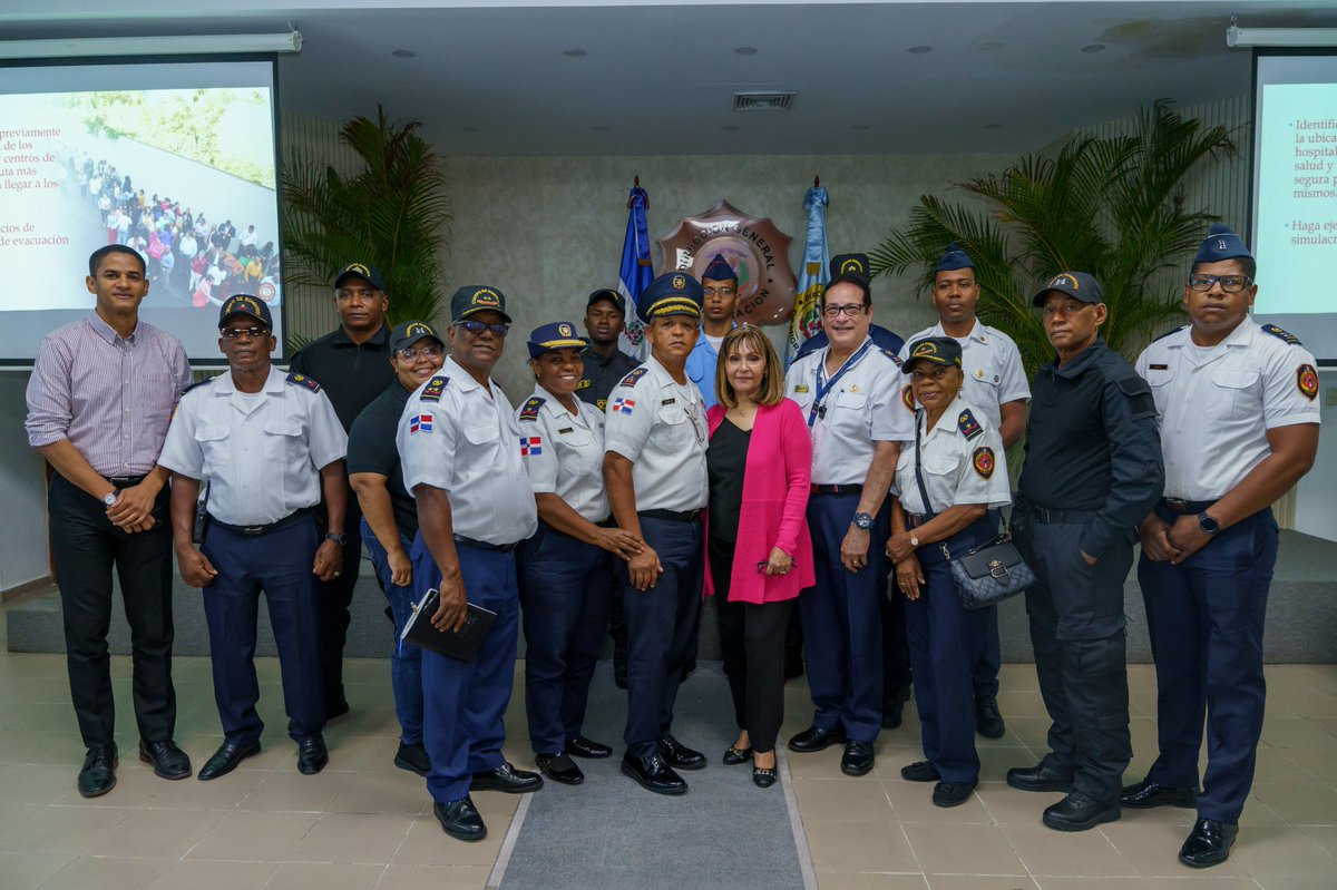 MigracionRDo's tweet photo. Colaboradores de la DGM participaron en el Taller de Sensibilización en Gestión Integral de Riesgos de Desastres, impartido por la doctora Miguelina Tactuck, directora de ESNAGERI. 🇩🇴

La jornada fortaleció conocimientos en prevención, mitigación y respuesta ante emergencias. https://t.co/lfLVbN5hwX