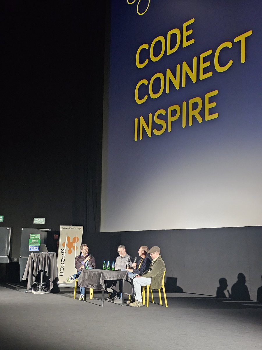 piotrprz's tweet photo. The panels are nice addition to #GeeCON. https://t.co/MFiFce4Doz