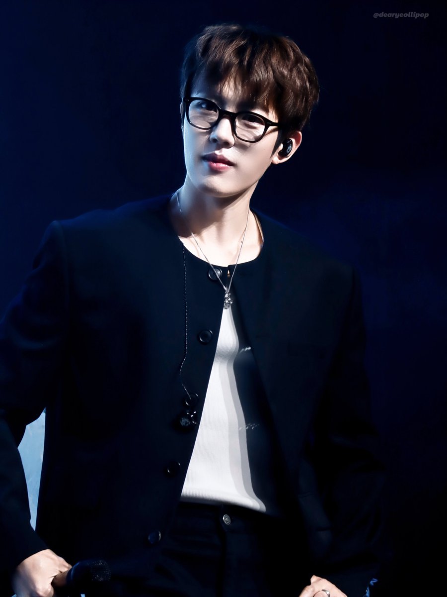 dearyeollipop's tweet photo. 260509 1부 성열🩵

안경 + 덮머 = 완벽해 🤓💯

#이성열 #성열 #Sungyeol #인피니트 #INFINITE https://t.co/eD4njF3DhJ
