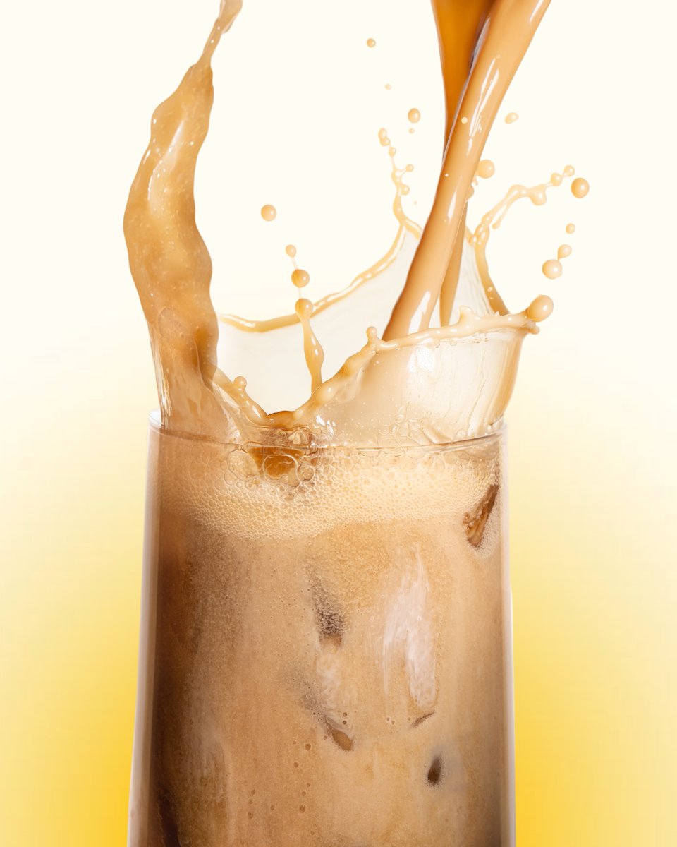 SecondCupCanada's tweet photo. Serving summer, one Dirty Soda Creamy Vanilla Fizz at a time. ☀️

-

L’été servi, un Dirty soda crémeux à la vanille à la fois. ☀️

#secondcup #fizz #iced https://t.co/w8uNfaXwRa