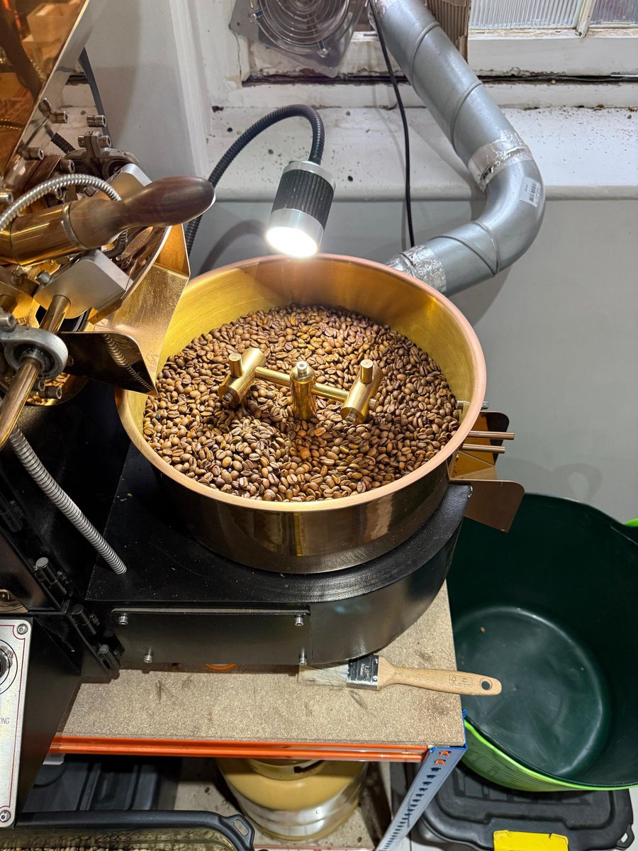 EmbajadaEcuUK's tweet photo. Alema es la única marca en exhibición que vende el café que ellos mismo producen. Además, esta empresa fue incluida en una reconocida publicación sobre los principales puntos gastronómicos de Suffolk, localidad del Reino Unido 🇬🇧 

¡Felicitaciones, Alema! https://t.co/T776UBECeA