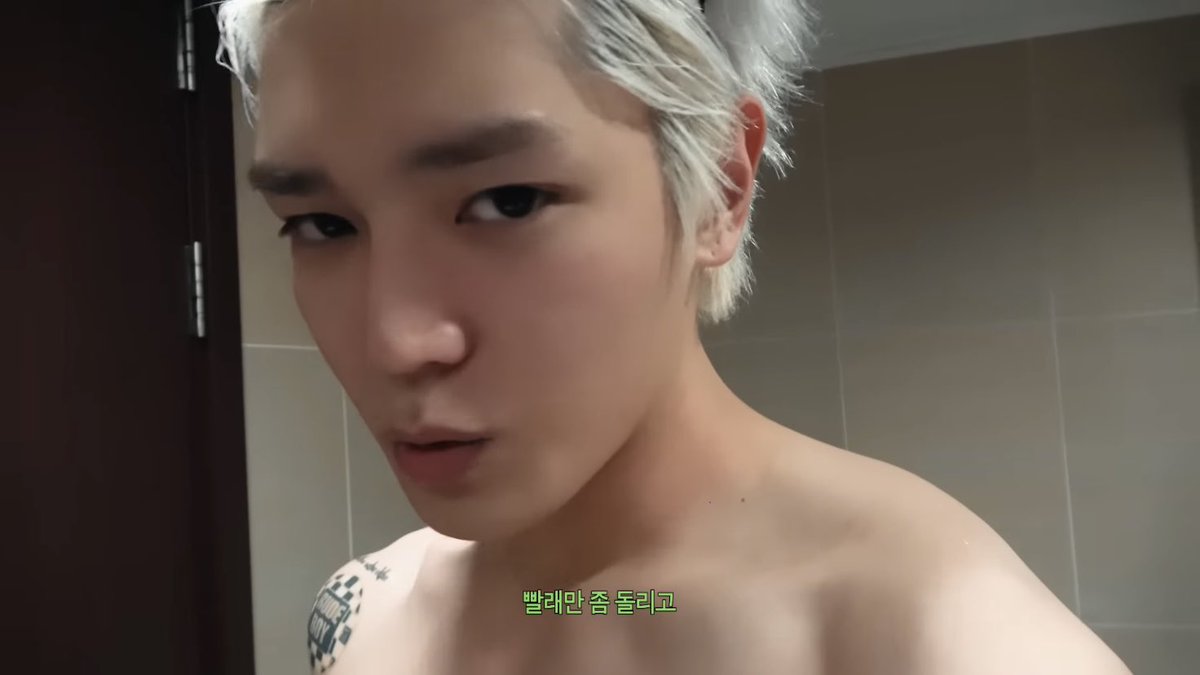 태용 tweet media