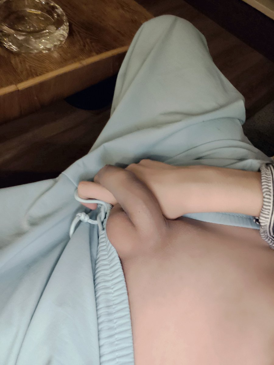 win3156's tweet photo. 做完脱毛后就是干干净净的。^_^
#正太 #男高 #男大 #肉棒 #腿控 https://t.co/6N6afaWiGV