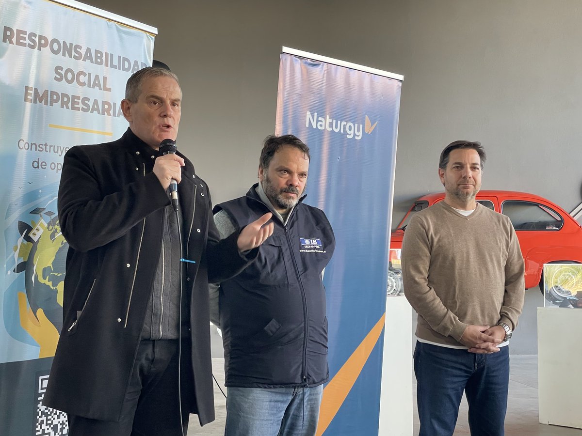 produccion3f's tweet photo. @NaturgyBAN @Intelligentgas @aybar_rodrigo @GLRKubilius @FernandaParent Más postales de la capacitación sobre "Escape de gas".

¡Gracias a todos los que expusieron y a los casi 100 vecinos que se acercaron!

@NaturgyBAN https://t.co/6TydbqmNjX