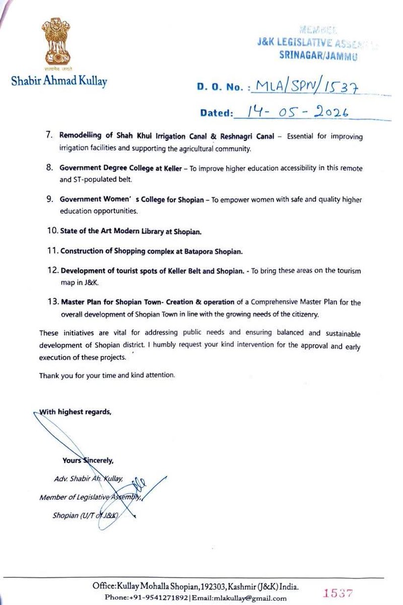 adv_kullay's tweet photo. Today, during the visit of Hon’ble LG Shri @manojsinha_ Ji to Shopian, I submitted a memorandum reiterating our long pending developmental demands and public issues of the district. https://t.co/UD4N3ef36h