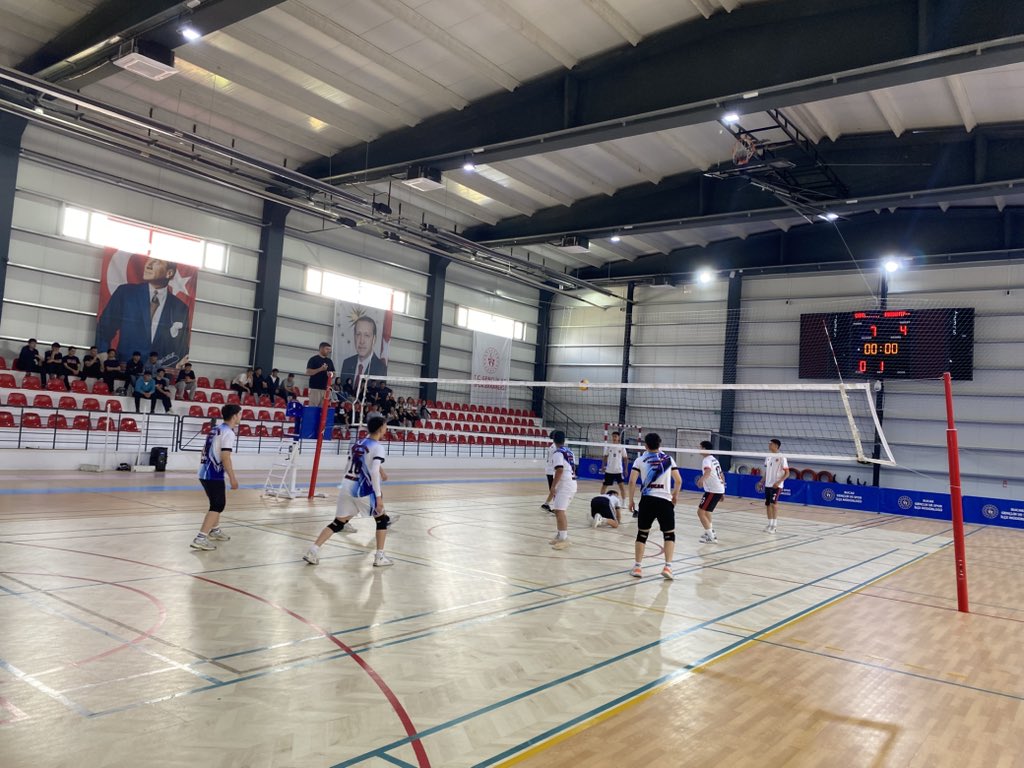 GSB_BucakGM's tweet photo. 🏐🇹🇷 19 Mayıs Atatürk’ü Anma, Gençlik ve Spor Bayramı kapsamında düzenlediğimiz Voleybol Turnuvamızı büyük bir heyecan ve dostluk içinde tamamladık!

Katılan tüm sporcularımıza teşekkür ediyor, dereceye giren takımlarımızı tebrik ediyoruz. 👏🏆 https://t.co/BtpFkf2Nax