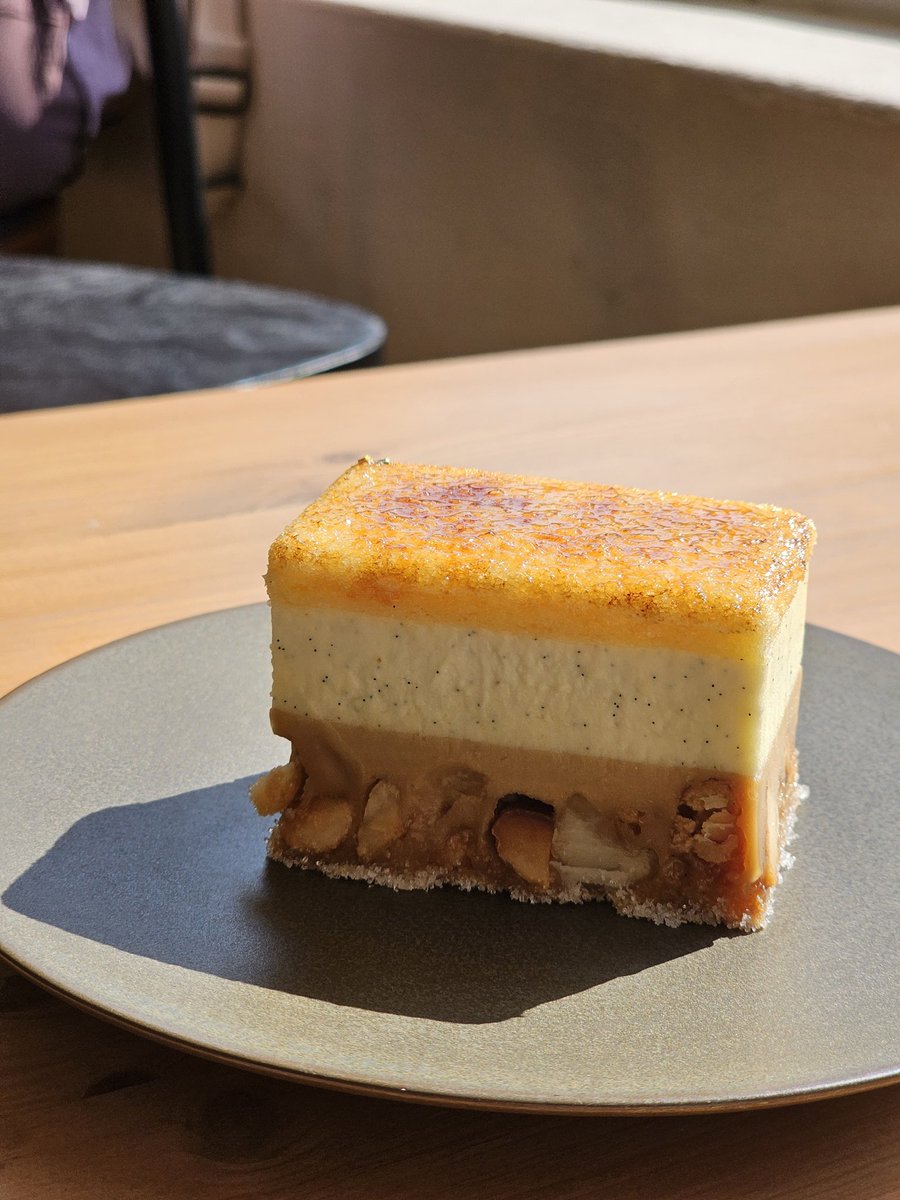 non_butterfly's tweet photo. 🍰안국 발렁스

금다래
투몬
쇼콜라데피스
음료는 웨딩 임페리얼

투몬도 달달고소하고 맛있었지만 금다래를 먹자마자 골드키위의 상큼함과 패션후르츠의 달달함이 가히 충격적이었음;; 같이 먹던 친구도 잠을 깨는 맛이라고 칭찬했다 금다래땜에 재방문의사100% 금다래만 3개 시킬것임... https://t.co/3J4uaq3EK9
