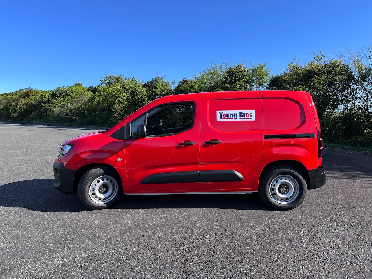 MobadSolutions's tweet photo. Another colour change completed for Young Brothers ✔️
White in, red out. Quicker and more cost effective than factory ordering a new red van, with protected paintwork underneath too 👌
#ColourChangeWrap #VanWrap #FleetBranding #VehicleGraphics #CommercialWraps #PrintedToLast https://t.co/xJVZ0y7v2e