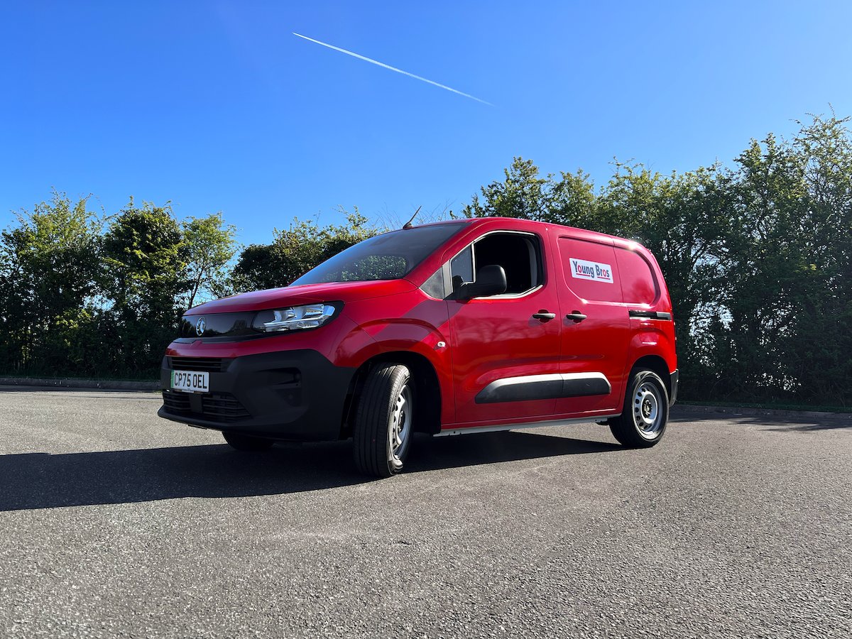 MobadSolutions's tweet photo. Another colour change completed for Young Brothers ✔️
White in, red out. Quicker and more cost effective than factory ordering a new red van, with protected paintwork underneath too 👌
#ColourChangeWrap #VanWrap #FleetBranding #VehicleGraphics #CommercialWraps #PrintedToLast https://t.co/xJVZ0y7v2e