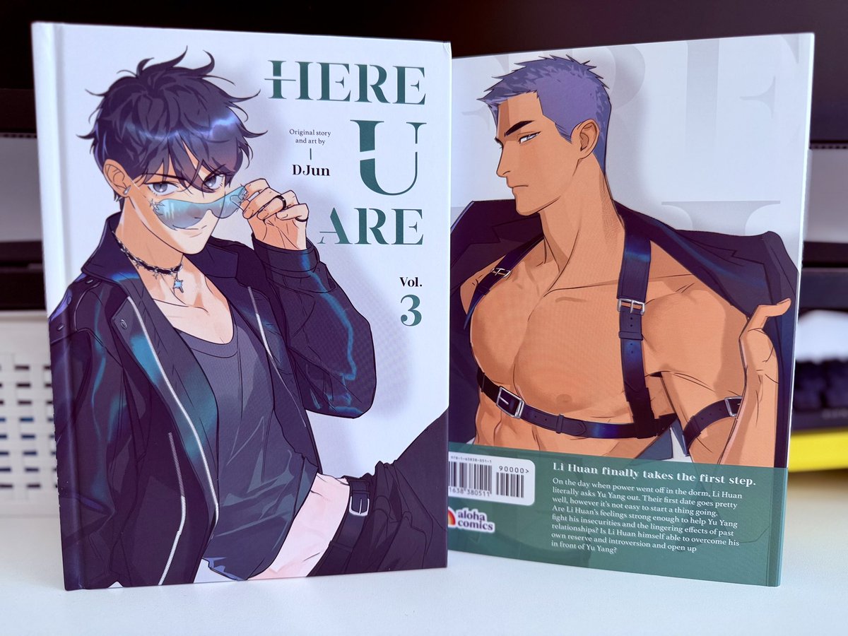 dryden__'s tweet photo. La edición de Here U are inglesa es una maravilla ❤️🫰🏻@alohacomics #hereuare #djun https://t.co/yLhdoMEWHx