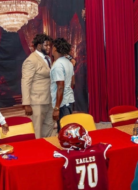 rondriquezgreen's tweet photo. @Bigshoww_70. I'm proud of the Man the you're becoming! Stay focused,  working, humble, and  prayed up and stay Hungry! Your best is yet to come! Now let’s turn this shit on up a few notches and do what you come to do! If you leave no doubts… Ain't none! ❤️ Luv U #BiGGSHOW https://t.co/rsUsNX5pYn