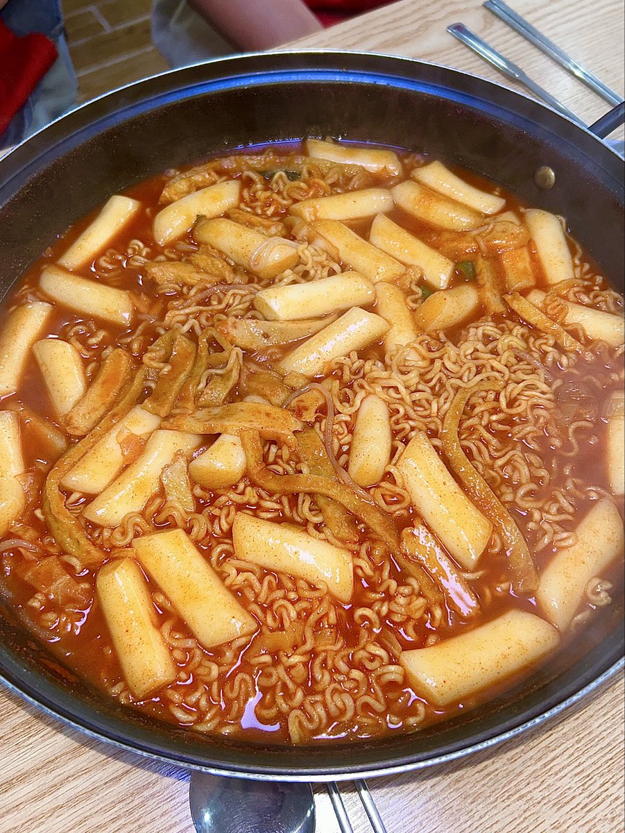 eetiov's tweet photo. 즉석떡볶이 먹고나서..
볶음밥에 꼭 계란 으깨넣어야하는거 아시는분 https://t.co/2JstjgEqW6
