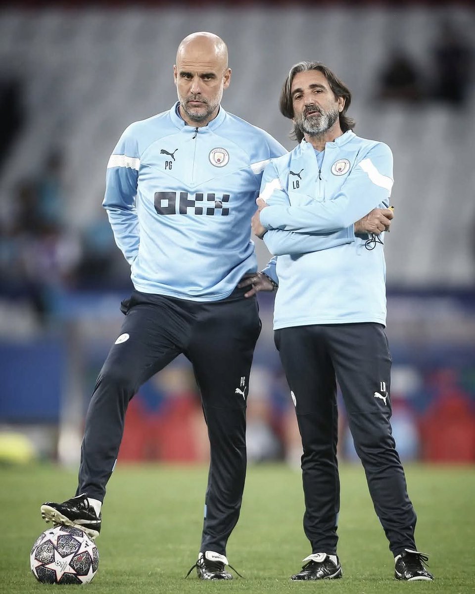 ManCity_Poland's tweet photo. Trener od przygotowania fizycznego Lorenzo Buenaventura, który współpracuje z Pep Guardiola od ponad 15 lat, odejdzie z Manchesteru City po zakończeniu sezonu.

Tego lata klub opuści również trener bramkarzy Xabi Mancisidor, którego kontrakt wygasa wraz z końcem sezonu.

Kilka różnych źródeł z działów pierwszego zespołu spodziewa się, że Pep Guardiola odejdzie tego lata z klubu. Jednocześnie 55-letni szkoleniowiec ma być w świetnym nastroju i pozostaje mocno zmotywowany sposobem, w jaki Manchester City kończy sezon.

[@SamLee] #ManCity