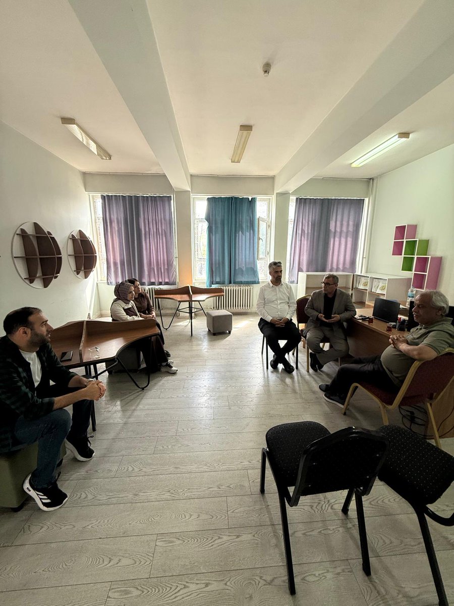 EbsHaliliye's tweet photo. Şanlıurfa Ortaokulu
Borsa İstanbul Çok Programlı A.L' nde eğitim çalışanı arkadaşlarımızı ziyaret ettik. Eğitim çalışanlarının sorunları ve Gündem ile ilgili konuları konuştuk. İlgilerinden dolayı eğitim çalışanı arkadaşlara teşekkür ederiz. @ibrahimcoskun63 @togam78 @_aliyalcin_ https://t.co/4la4Vg1In5