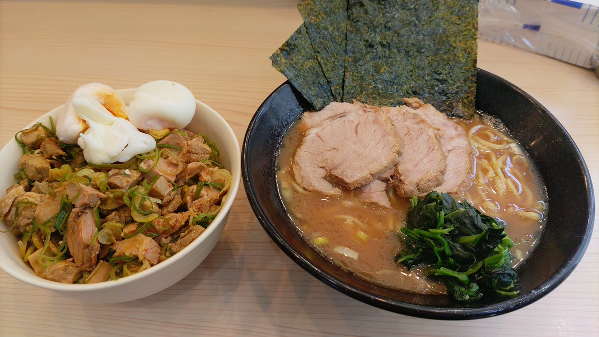 八リハリ tweet media