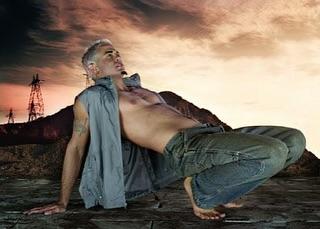 acervonumetal's tweet photo. David Silveria, ex baterista do Korn em campanha para a Calvin Klein (2000) https://t.co/TCI3UXAtvk