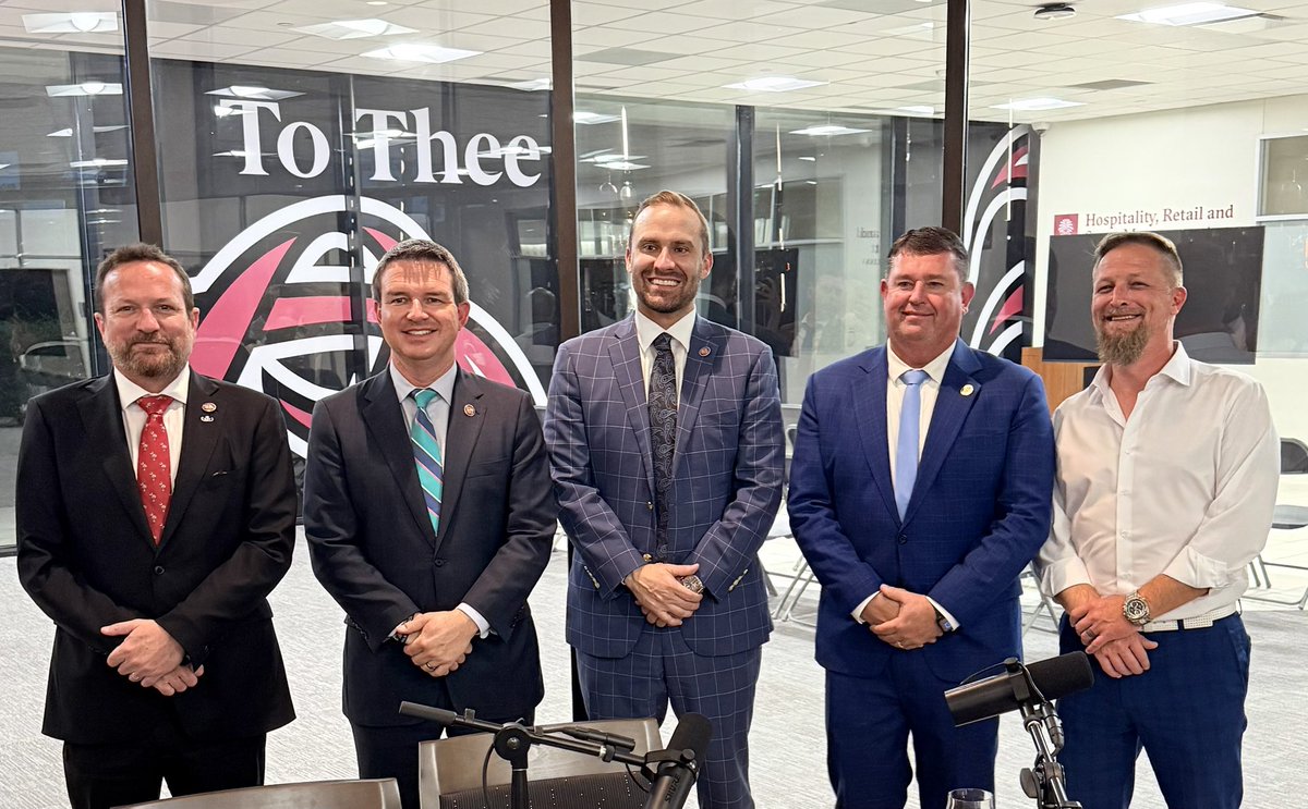 uofscimpact's tweet photo. Always great welcoming @UofSC alum Rep. @HeathSessions &amp; Rep. @brandonguffeysc to @UofSC_HRSM! From hosting their annual Sine Die podcast w/ Speaker Smith &amp; other lawmakers to learning more about the incredible work happening across HRSM &amp; the flagship, it was a fantastic visit! https://t.co/DLdHShXjev