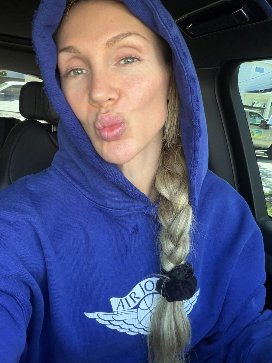 Charlotte Flair tweet media
