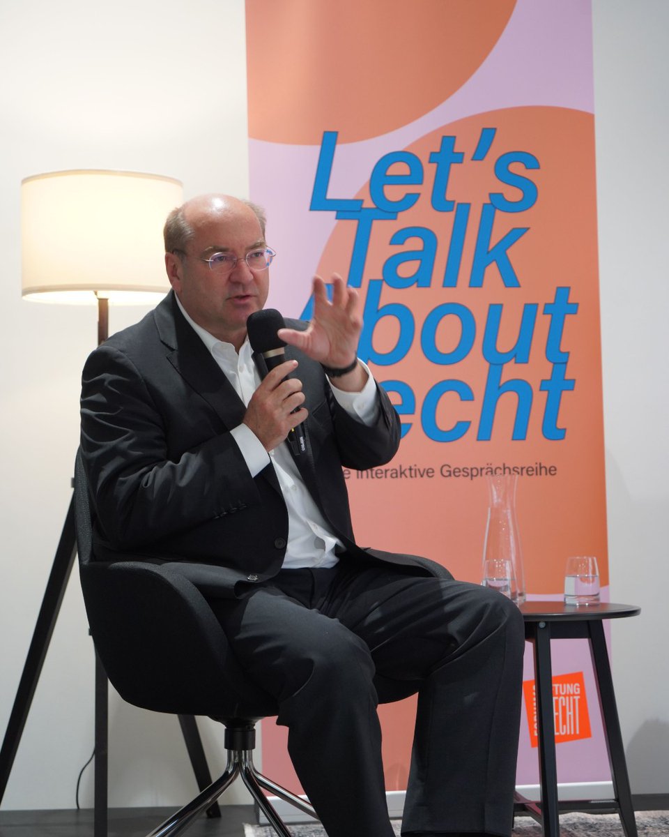 DasForumRecht's tweet photo. (Un)abhängige Justiz: Wie schützen wir unsere Gerichte? ⚖️
Darum ging es am Mittwoch #LetsTalkAboutRecht in #Karlsruhe. Zu Gast waren Stefanie Otte, Präsidentin des Oberlandesgerichts Celle und Prof. Dr. Malte Graßhof, Präsident des Verfassungsgerichtshofs Baden-Württemberg. https://t.co/Rs66X4aEbi