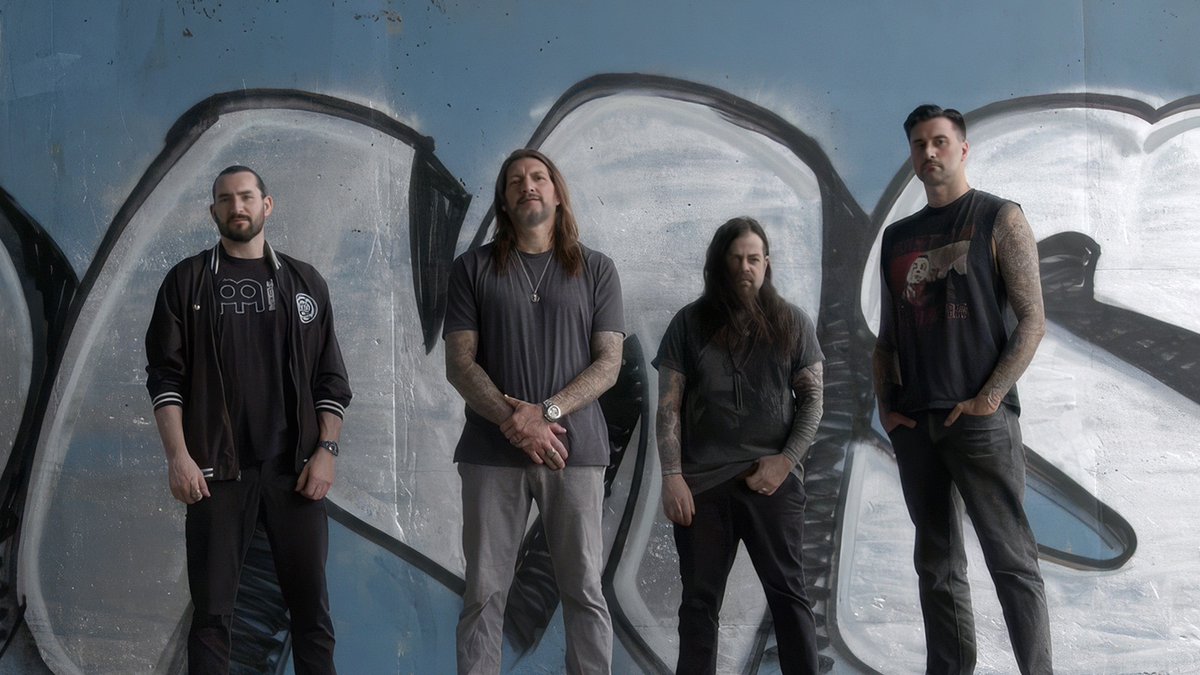 revolvermag tweet media