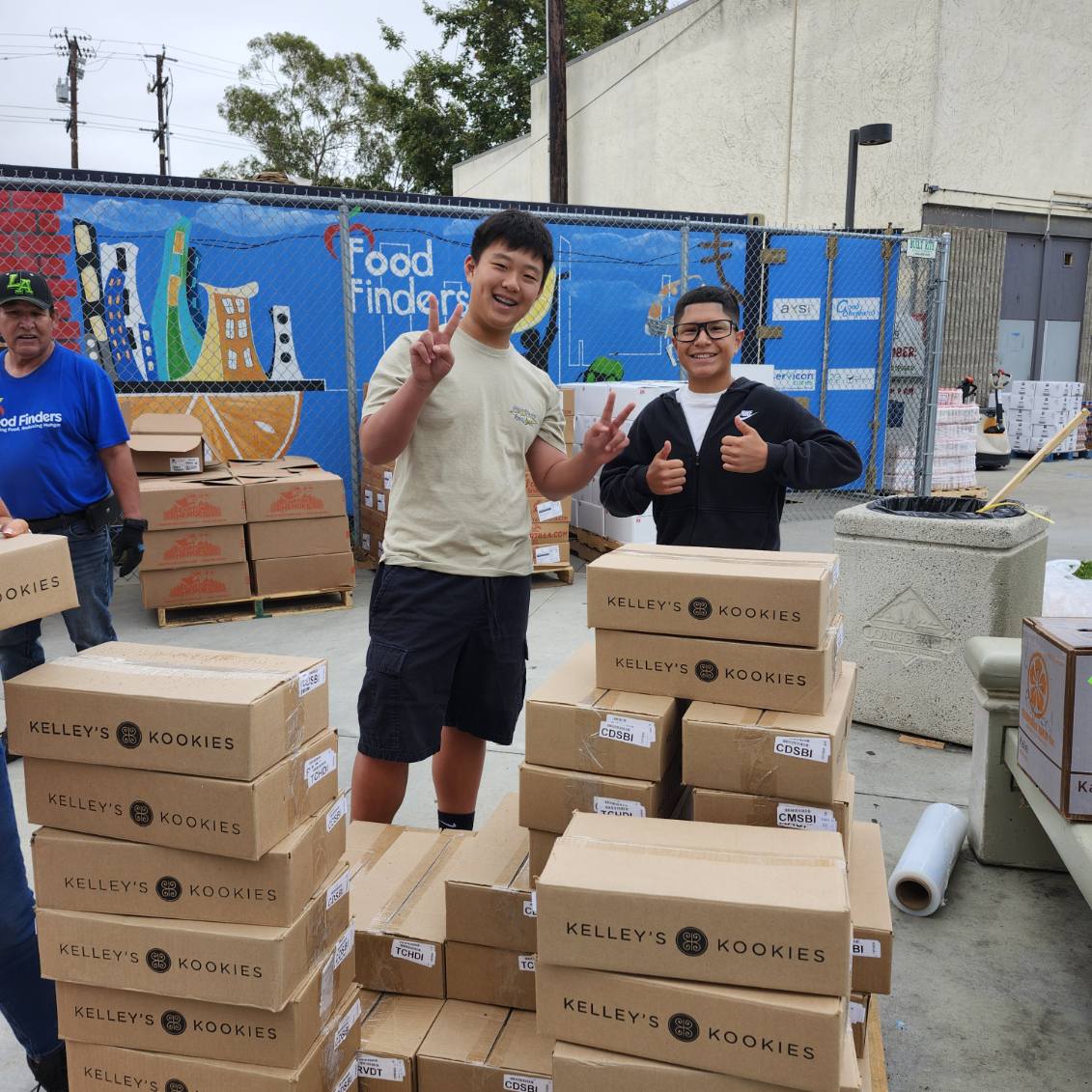 FoodFindersinc's tweet photo. Thank you for helping Food Finders raise $21,625 during our 37th Anniversary campaign!  We were also honored to serve 485 families at our Rooted in Community event on April 25 at Admiral Kidd Park. Special thanks to our presenting sponsor, Servicon Cares. #RootedInCommunity https://t.co/BI142OFKpu