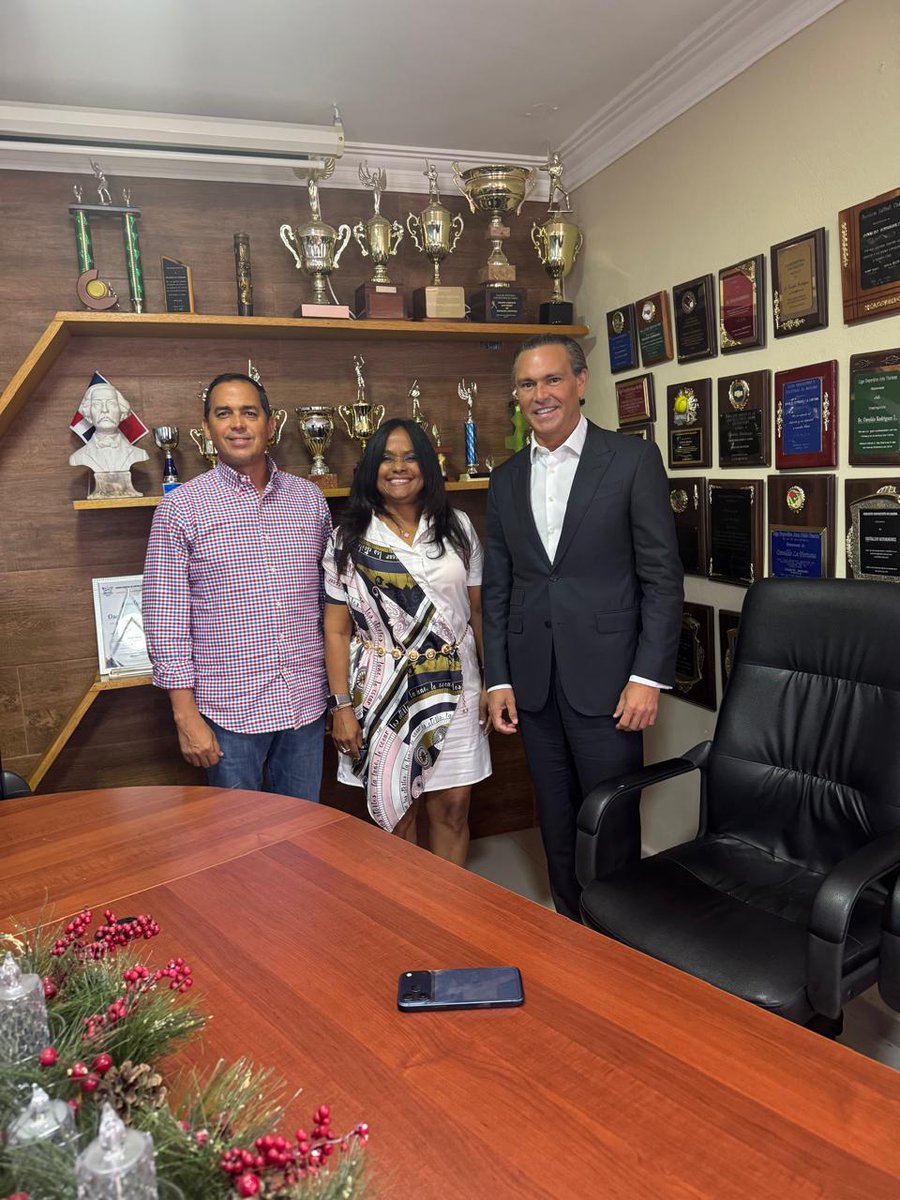 AIEHaina's tweet photo. El día de ayer sostuvimos un importante encuentro estratégico con Osvaldo Rodríguez, alcalde del municipio de Bajos de Haina, donde compartimos iniciativas y agendas de apoyo orientadas al fortalecimiento y desarrollo de nuestra comunidad.

Seguimos apostando al trabajo conjunto. https://t.co/Ke4yzmwuam