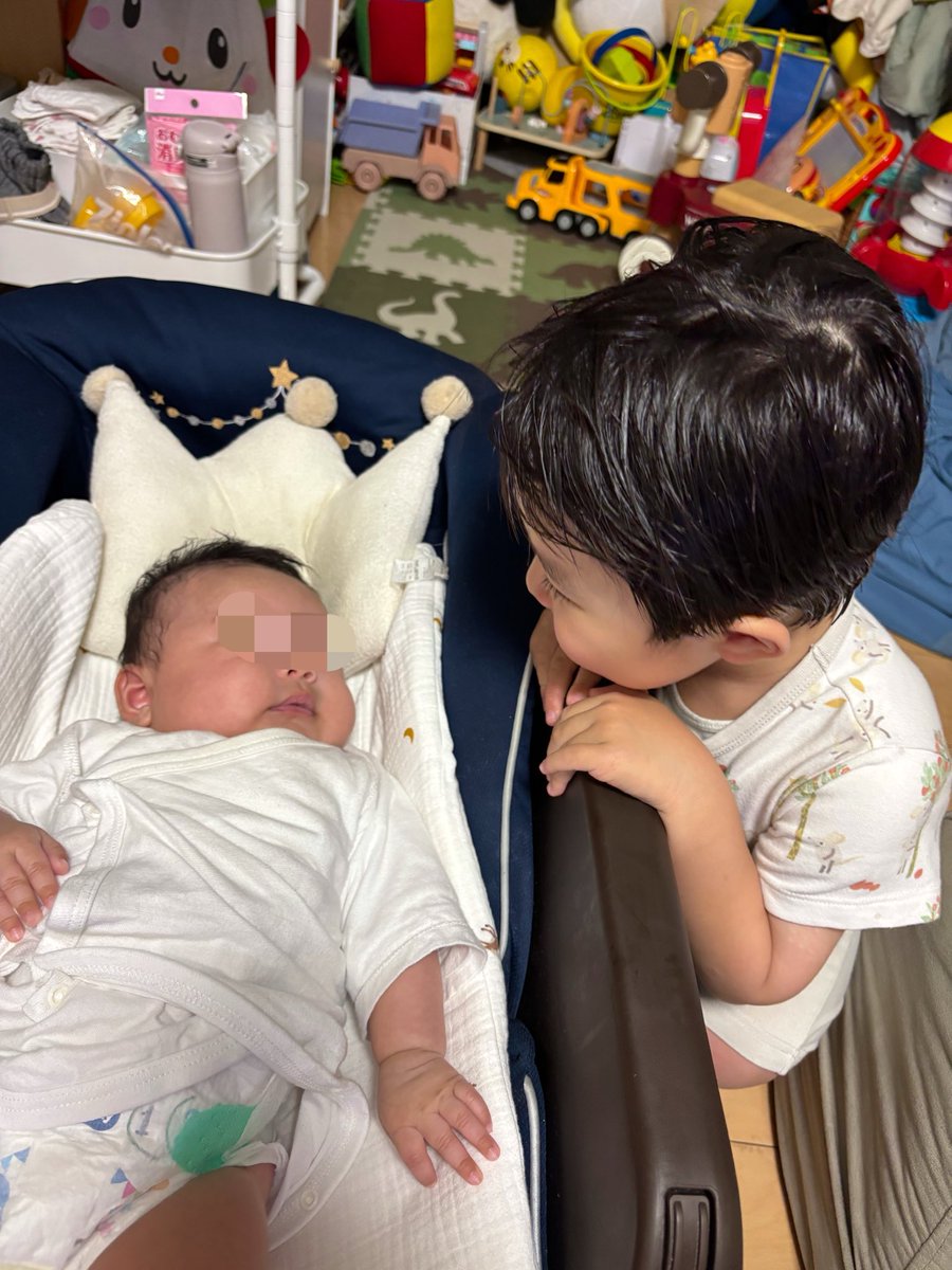ohagi0722's tweet photo. 生きてます。お久しぶりです🙋‍♂️
ご報告ですが、この度二児の父になりました！
毎日が想像以上に賑やかで、寝不足との戦い真っ最中です😂
最近は茶色い飯を作ったりほのぼのスローライフを送ってます！
これからも、よろしくどうぞ！！！ https://t.co/T7y4V6Or8F