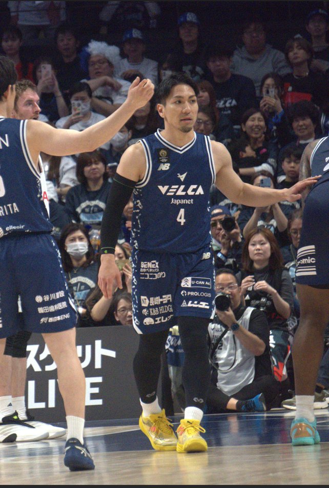 OUTNUMBER_oka's tweet photo. 【記事紹介】
#長崎ヴェルカ 狩俣昌也選手 @msy_karimata の地元新聞である宮古新報へOUTNUMBERより寄稿させて頂きました。ぜひご覧下さい📰🏝️

宮古島出身・狩俣、引退懸けた大舞台で前進　長崎ヴェルカ、Ａ東京に連勝しＢリーグ４強入り　初ＣＳで歴史的快進撃 https://t.co/VZMsUZ6rEA https://t.co/x1HuI5tsCE
