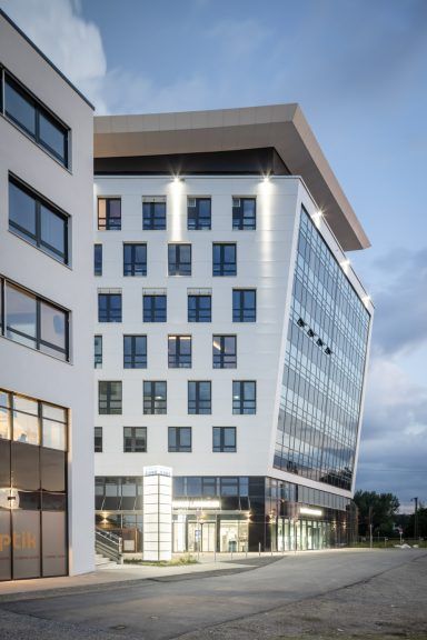 ic_audio's tweet photo. #icaudio live: Get well soon! The MedicalCube 🏥  in Rosenheim, Germany, is not only equipped with top-tier care but also crystal-clear announcements via our #EN54 ceiling speakers. https://t.co/a99ckrRrZ2 https://t.co/2TjuFWS9Fb
