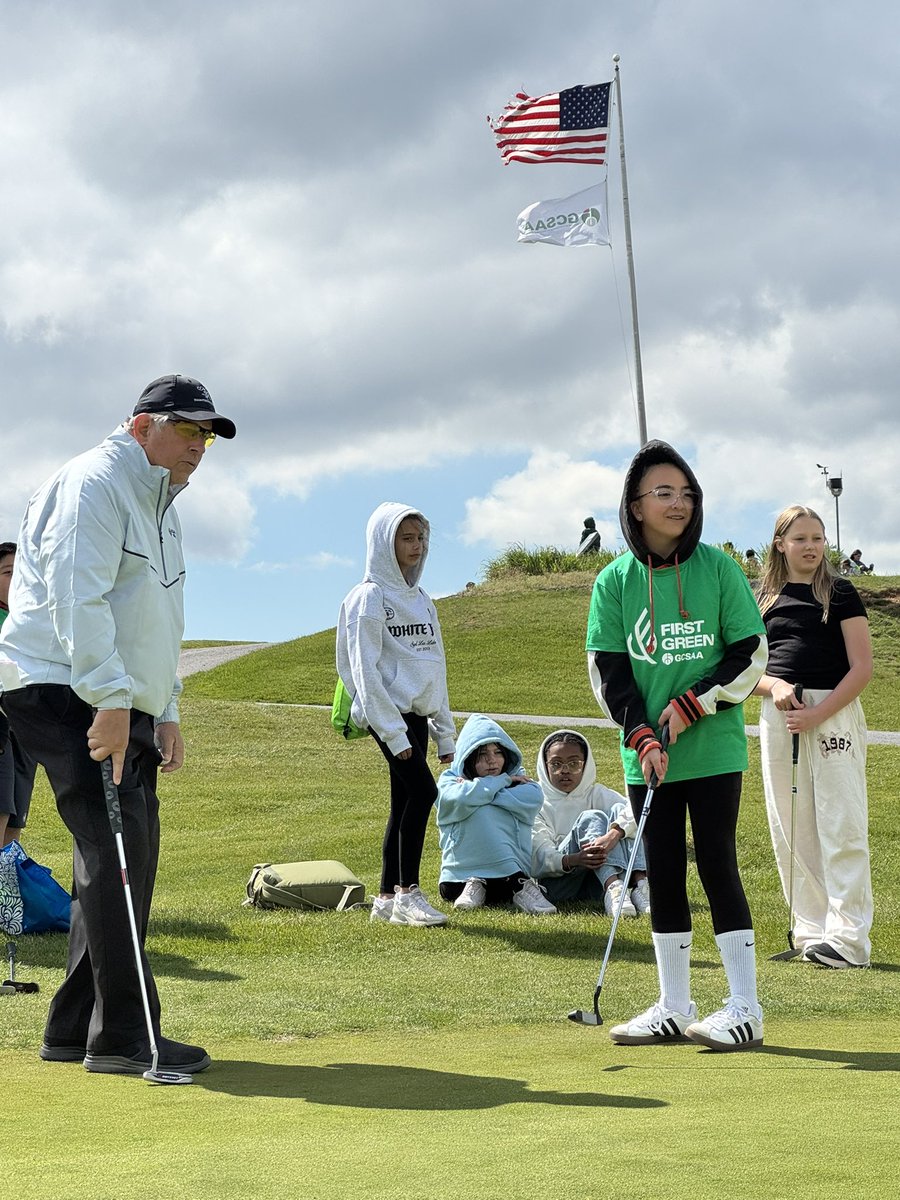 GolfSuper2GM's tweet photo. It might be a little chilly but the students are having a great time and learning all about #STEAM! @TheFirstGreen @GCSAAFoundation @MidAtlGCSAA https://t.co/iZ9bgZ4ATN